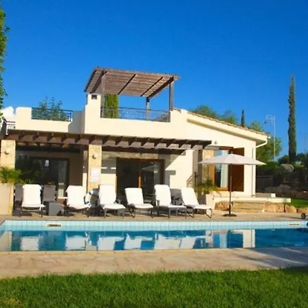 Beautiful Villa With Communal Pool, Paphos Villa 1053 *