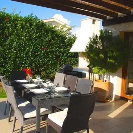 Beautiful Villa With Communal Pool, Paphos Villa 1053 * Kouklia