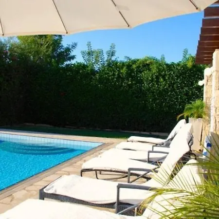 Beautiful Villa With Communal Pool, Paphos Villa 1053 Βίλα Κούκλια