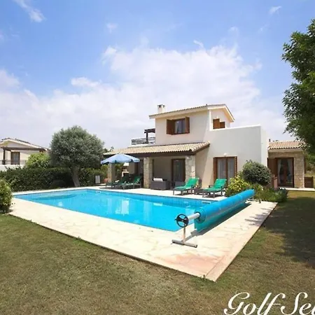 Beautiful Villa With Communal Pool, Paphos Villa 1053 * Κούκλια