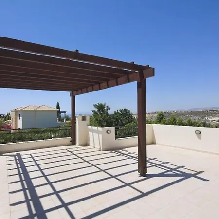 فيلة Beautiful Villa With Communal Pool, Paphos Villa 1053
