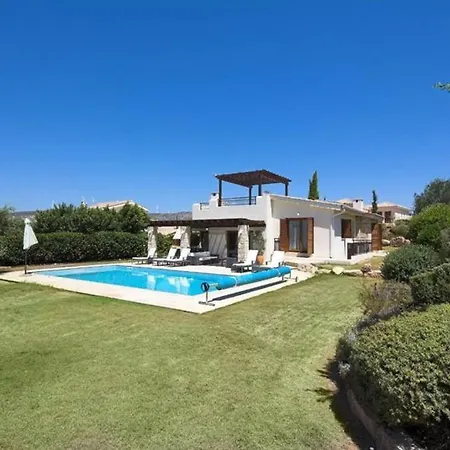 Beautiful Villa With Communal Pool, Paphos Villa 1053 فيلة *