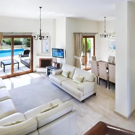 Beautiful Villa With Communal Pool, Paphos Villa 1053 * كوكليا
