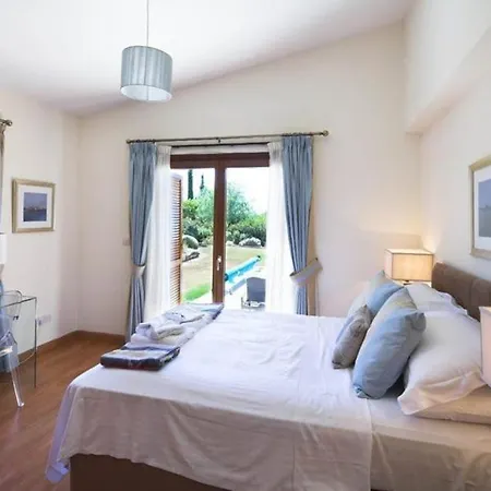 فيلة Beautiful Villa With Communal Pool, Paphos Villa 1053